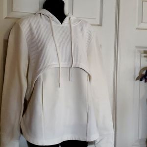 Women's sweater with hood